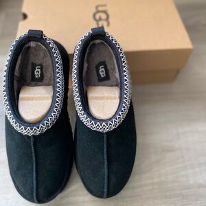 Brand New Ugg Tazz Slipper.